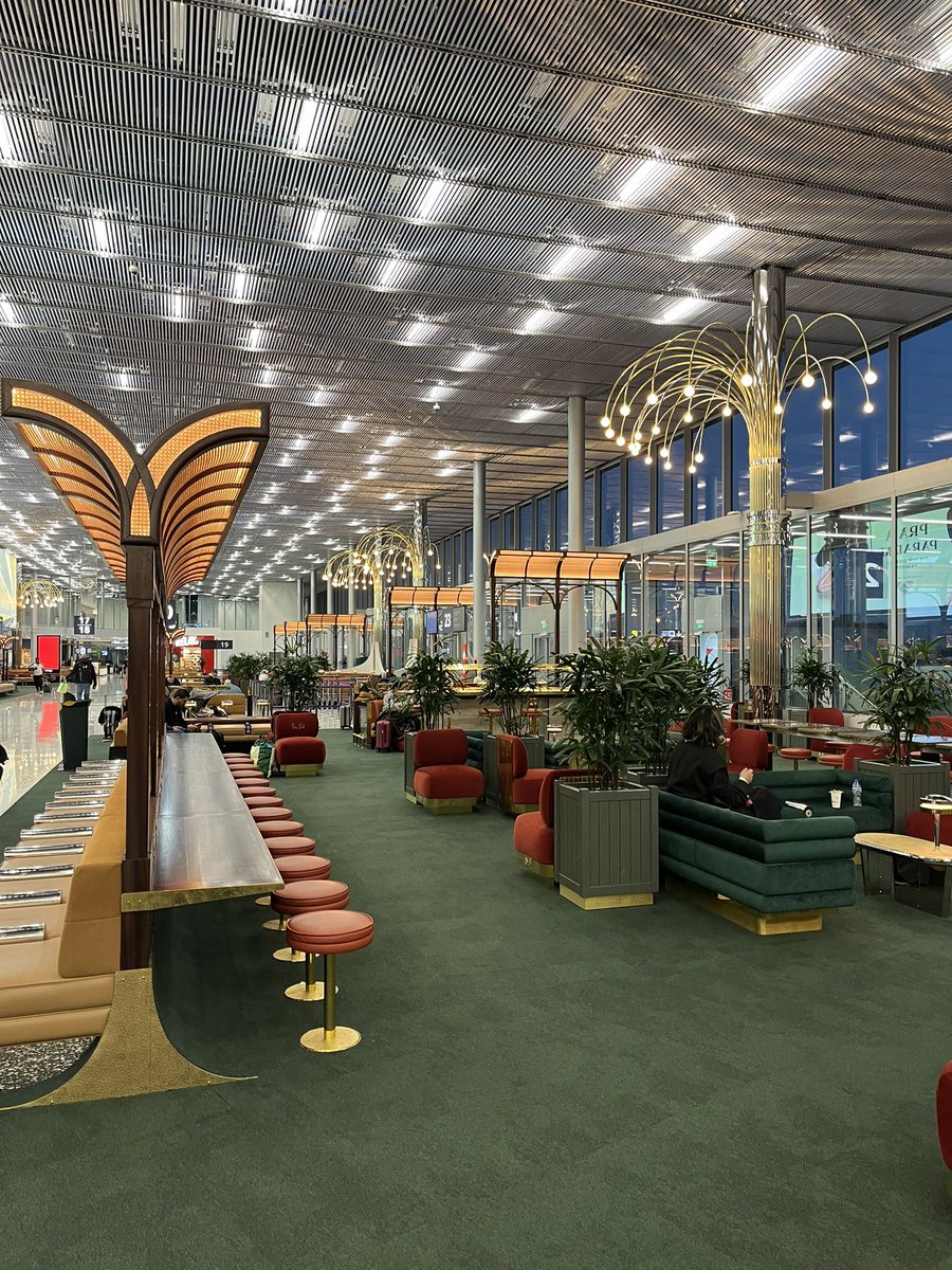Love the terminal 1 Art Deco look of <a href="/GroupeADP/">Groupe ADP</a> : bravo aéroport de Paris