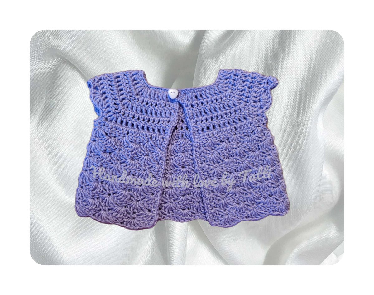Guten Morgen ihr lieben, gerade noch Muscheln am Ärmchen gehäkelt und jetzt ist die Babyweste fertig. 
Per Wunsch kann ich die Ärmel länger häkeln als Cardigan oder auch eine andere Größe ist machbar.
Später auch im meinem Shop. 
#baby #häkelnfürsbaby #crochetforbaby #babygirl