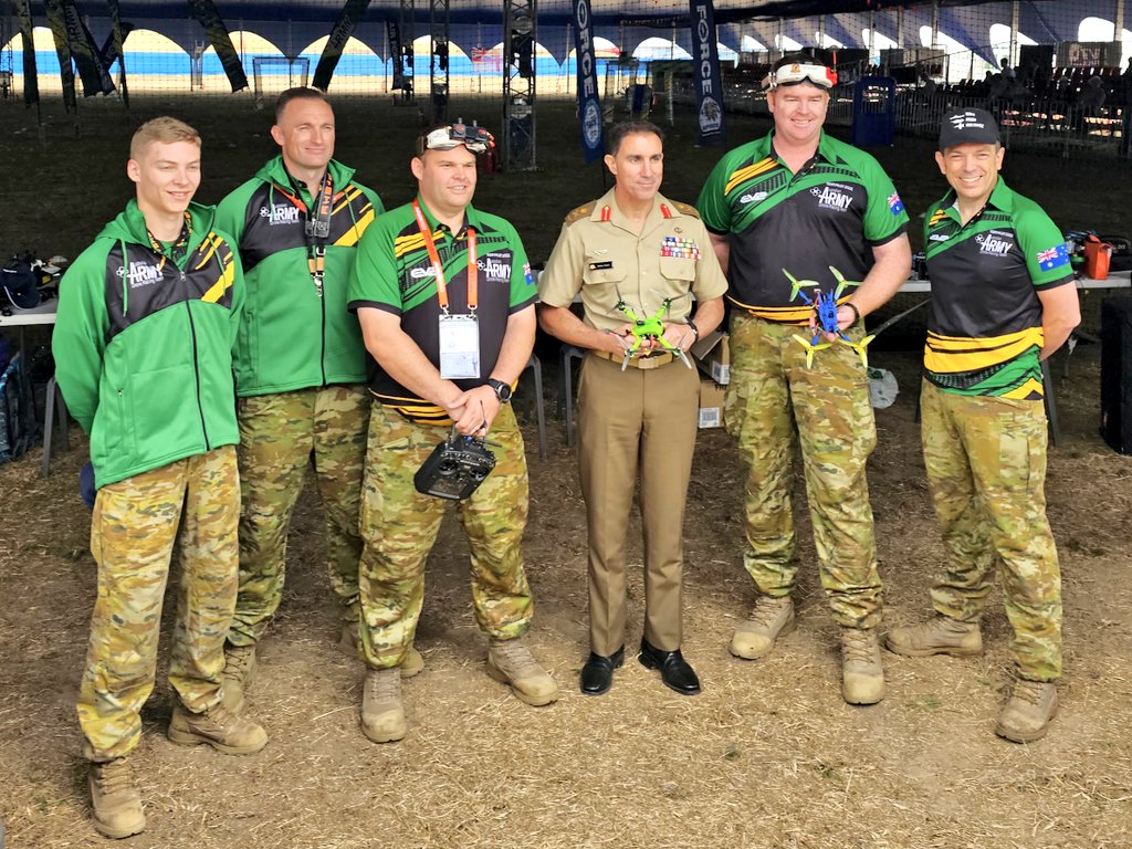 AUADRT's tweet image. A real pleasure to get a visit from our Team Patron @ChiefAusArmy at the @AvalonAIA #DroneZone today.
#DroneRacing heats are on for @MIDRT_Aust: racing all week!
#SendIt!
@AustralianArmy @comdforcomd @FORCOMDAusArmy @COMD2Div