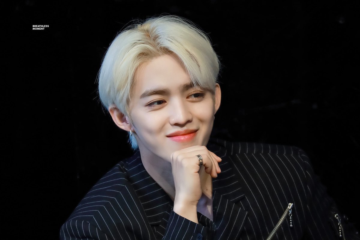 와 미모 미쳤따 .. 승철이 금발은 잊고 있다가 다시 보면 사랑에 빠지게 되는 그런 머리야 .. 🫶🏻