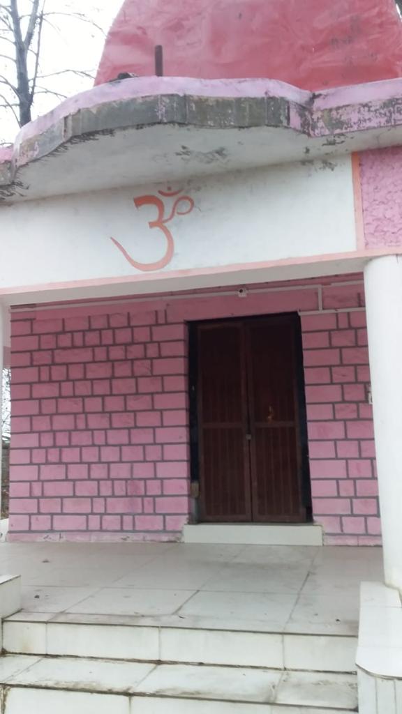 Gash_Tarukh's tweet photo. The temple at Acchan #Kashmir is awaiting #SanjaySharma ji who would pray here everyday. Whatever little foothold India had in #Kashmir is eroded. #KashmiriPandits @LostTemple7 @ReclaimTemples @Tamah_RIK @BattaKashmiri @MonaADhar @DrAmbardar @sunandavashisht @ARanganathan72 https://t.co/6GImUHE8xV