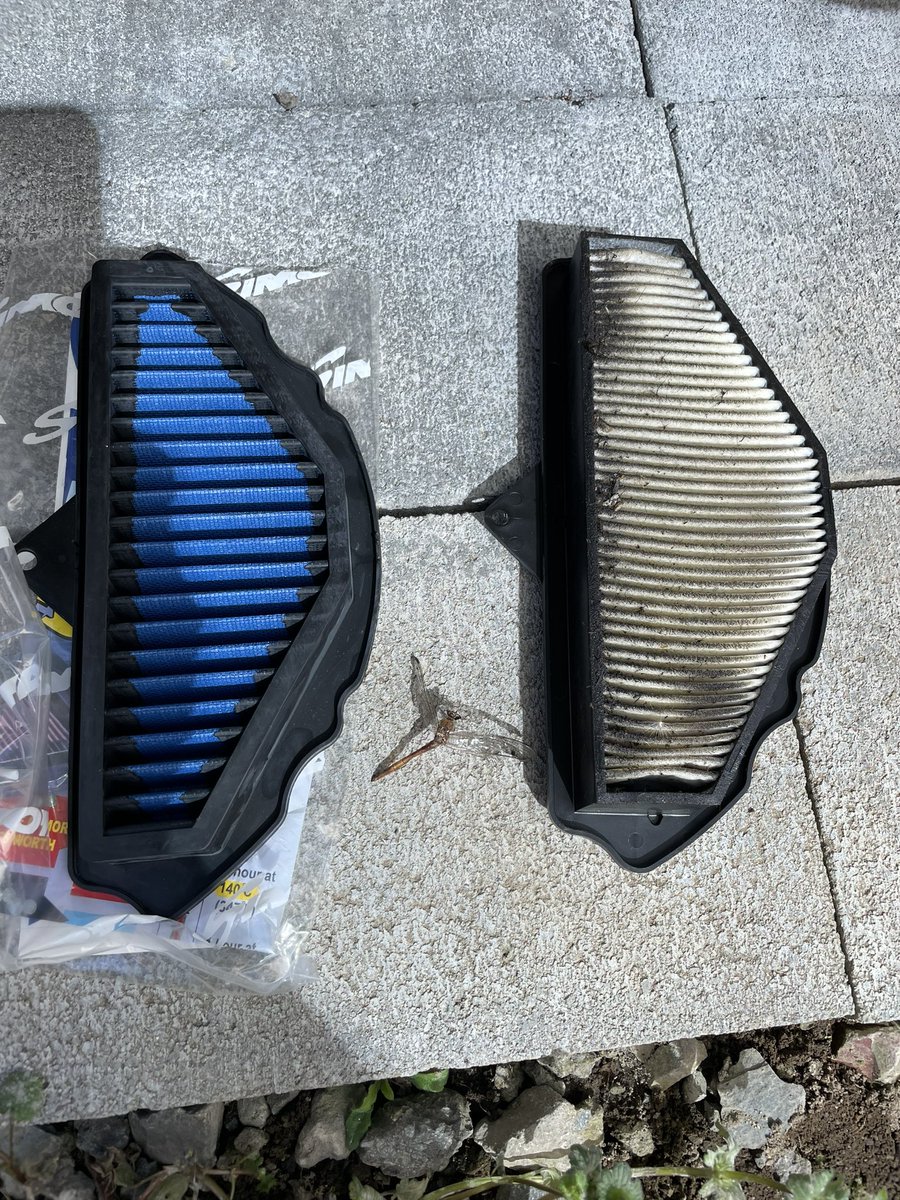 ZXR_ninja400's tweet photo. すこぶる調子良くなった😁👍
 #sparkplug  #airfilter #20114km #zx10r https://t.co/jhzdbokgjK