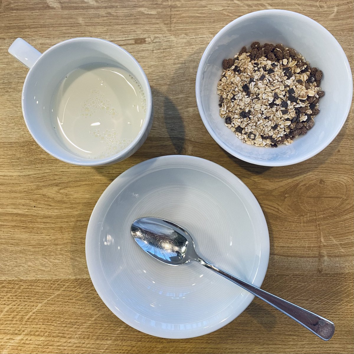 Carl_m101's tweet photo. Gm breakfast gang 🫡
Let’s end the argument: Milk or cereal first? ❤️ https://t.co/XKXnDuvj6L