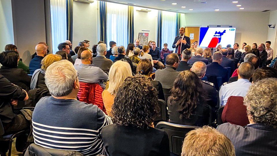 Hier dans l'Ain pour l'inauguration d'un pylône 4G à Rignieux le Franc, évoquer le déploiement de la fibre avec les élus et les Conseillers numériques du <a href="/SIEA_01/">SIEA</a> et échanger avec les Aindinoises et les Aindinois à Bourg-en-Bresse.