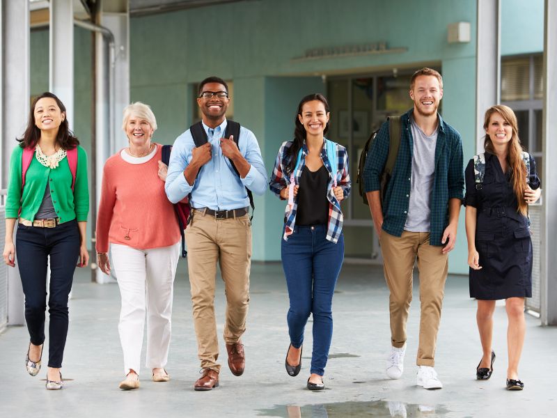 ‘Blinking words’ are words that have multiple meanings, or that can be interpreted in different ways, depending on the context. Learn how to clarify conversations in the classroom with these communication techniques: loom.ly/GbYzLiU