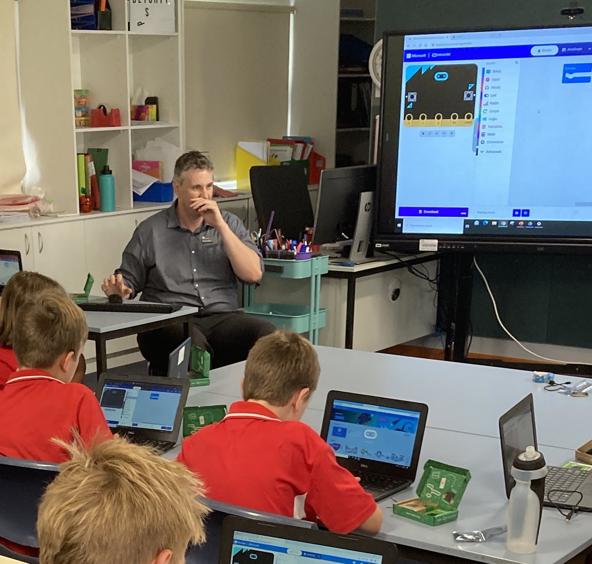 ryannoonan5's tweet photo. Great visit at Blighty PS, near Deniliquin. Microbits, 3D printing, Class Teams and Files workflows. Teaching Principals DCO doing amazing things! https://t.co/JiBbTCSa8H