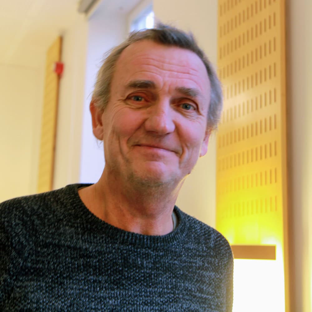 Vår lärare Agne Paulsson har 19 000 prenumeranter på sin Youtubekanal och hans filmer om kroppen har nu över fyra miljoner visningar. Vad gör dem så populära? Här benar Agne ut vad han tror ligger bakom filmframgångarna! mynewsdesk.com/se/hogskolan_k…