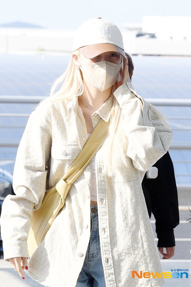 mamamoo3000_ai's tweet photo. 【#協賛】
この度、ムンビョルさんがよく着用してらっしゃるマスクを製造している会社のViUUM様にお声をかけていただき、マスクを試させていただきました✨
感想や紹介・Q10販売ページをリプ3つに繋げさせていただきます!
#協賛 #MAMAMOO #마마무 #ムンビョル #ムンビョルマスク #ViUUM #マスク https://t.co/XNoCHonIue