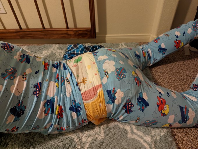 Who recognizes this diaper?! First correct answer below gets a prize! https://t.co/fkYYRBONZy