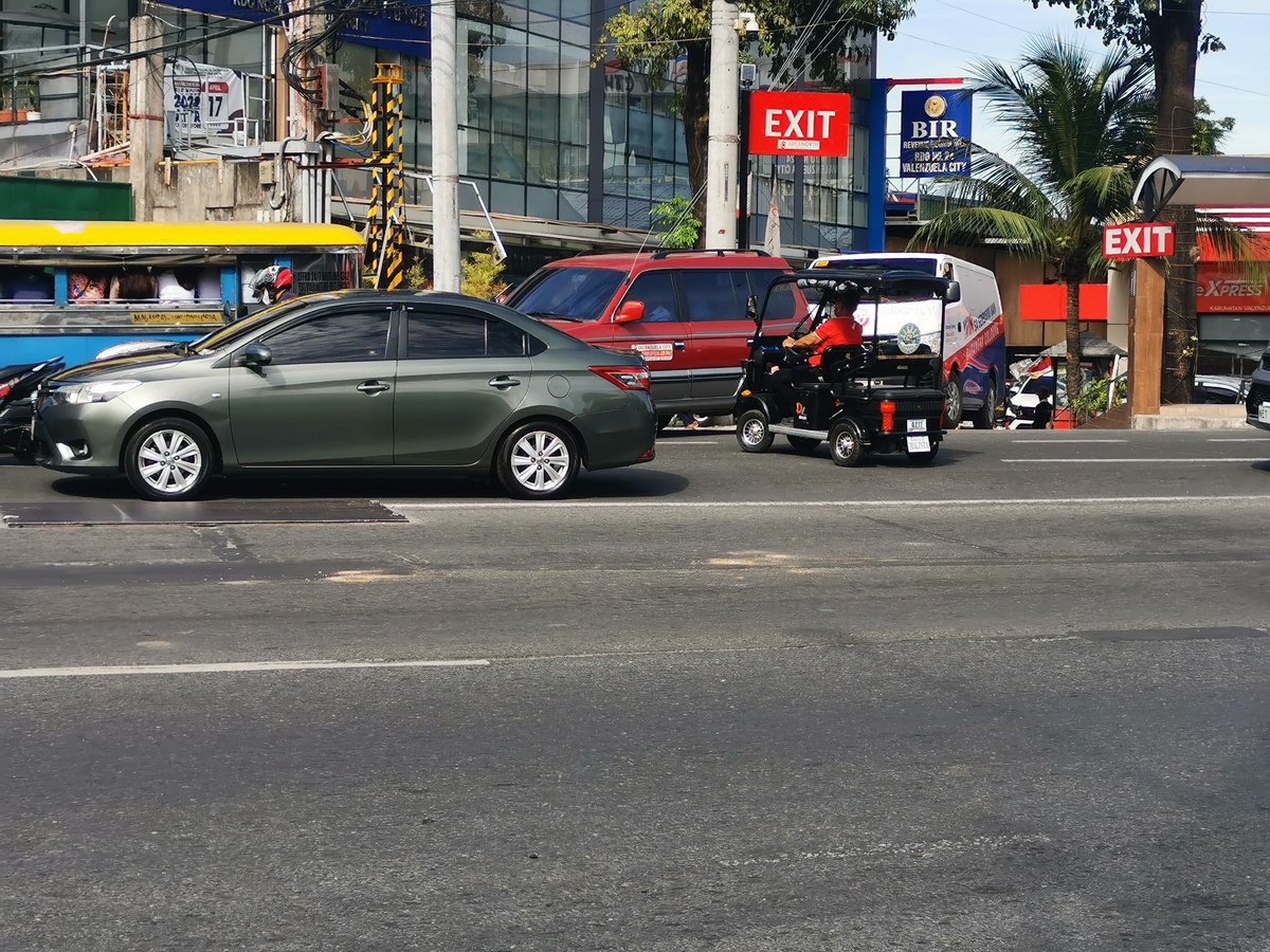 jonlenjake's tweet image. Sir ko lang po sa Mc Arthur hiway ung bike of Brgy.malinta ay di manlang pinara ng Red boys pero pag privat po sigurado huli po yan...2 red boys ang dinaanan niyan Sir.