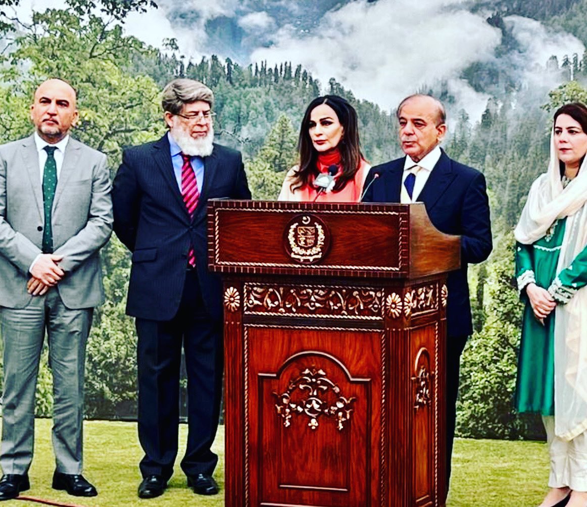 sherryrehman's tweet photo. آج وفاقی حکومت نے شجرکاری مہم کا آغاز کیا ہے، ملک بھر میں 24 کروڑ سے زائد درخت لگائے جائے گے۔ جنگلات کے رقبے میں اضافہ اور جنگلات کا تحفظ ہر شہری اور متعلقہ ادارے کا فرض ہے۔ ہم  نے جنگلات میں آگ کے واقعات کی روک تھام کیلئے تمام صوبوں اور وفاقی علاقوں کو ایس او پیز بھیجے ہیں۔1/3 https://t.co/bwhkHHPpUk