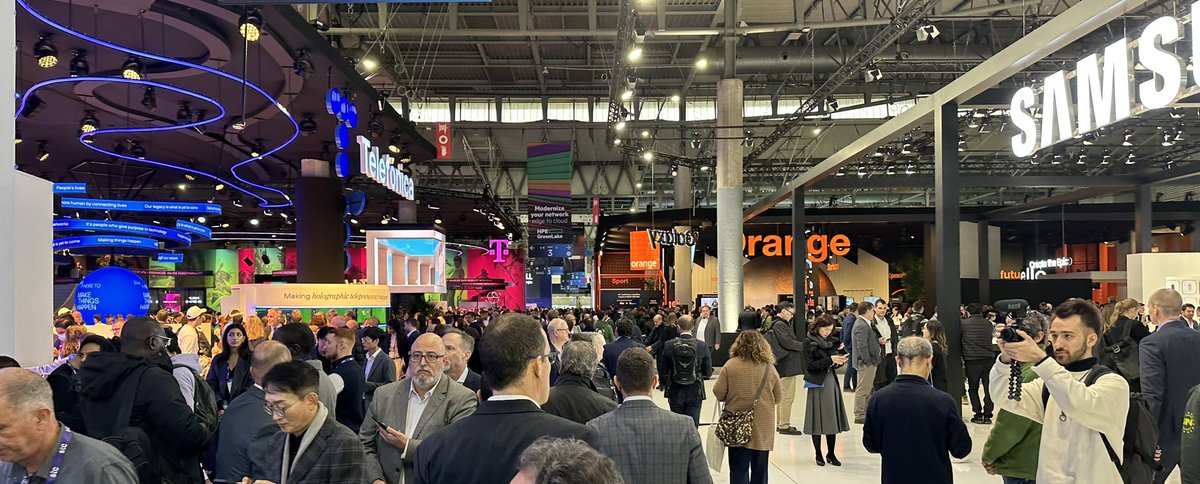 MichaelTrabbia's tweet photo. #MWC23 #Day2

Today, we’ll speak about #devices with our partners 🤝

To achieve our #ESG target, it is critical by design to manufacture less and to expand smartphones #durability 🙌

Our ambition is to increase📱lifetime from 3 to 5 yrs, and to develop refurbished market ♻️ https://t.co/Oj5aGfOtbq