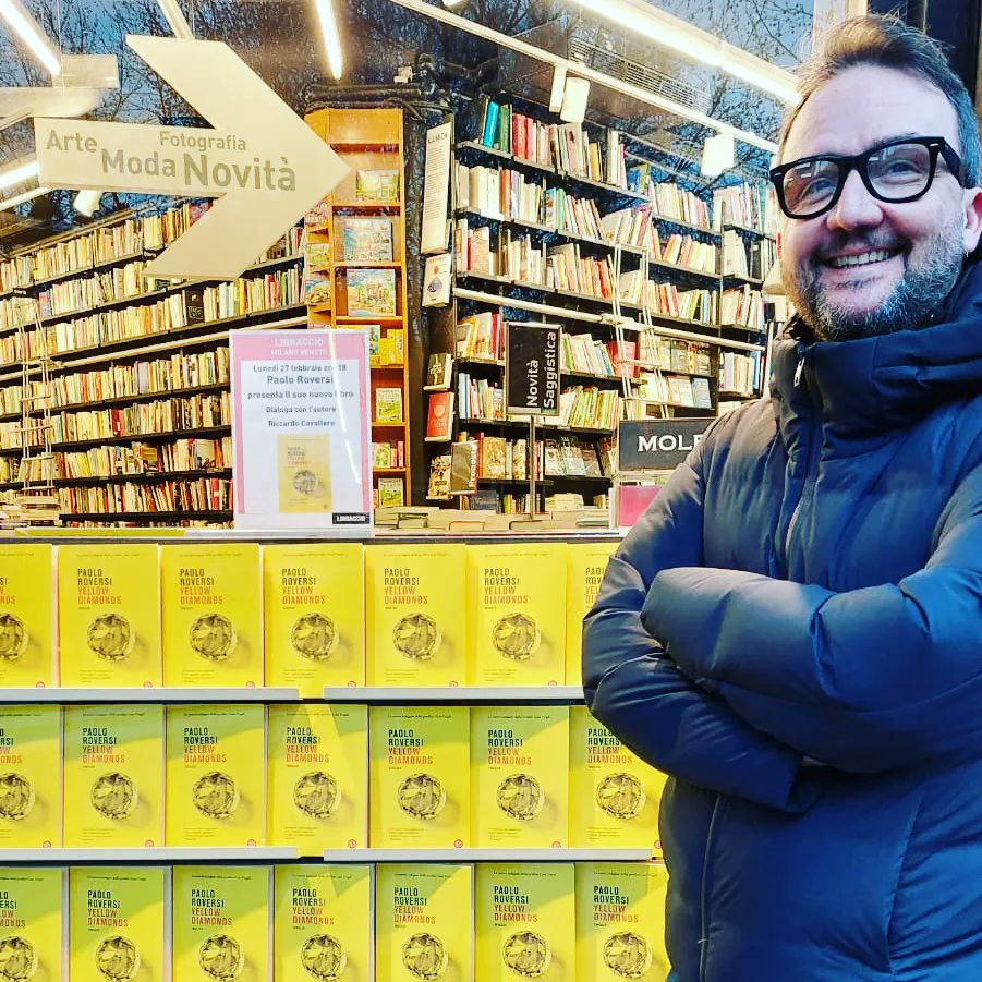 paoloroversi's tweet photo. Ieri sera al @libraccio_negozi ci siamo proprio divertiti a parlare di #YellowDiamonds di #GaiaVirgili ma anche del #Gaggina e di come nasce una copertina. Grazie a tutti quelli che sono passati anche solo per un saluto!

#paoloroversi #libraccio #presentazioni #milano #Semlibri https://t.co/qQuzV9YTLd
