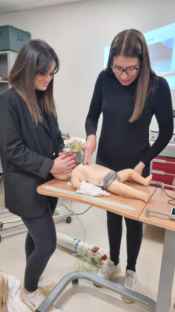 Cesu2A's tweet photo. Formation AFGSU 2 avec les élèves auxiliaires puéricultrices de l’IFMS d’Ajaccio.
Bravo à toutes ! 👏👍
Les formateurs Yann Nordée et Anaïs Giacomini 🥰
#cesu2a https://t.co/tNIly5IDBR