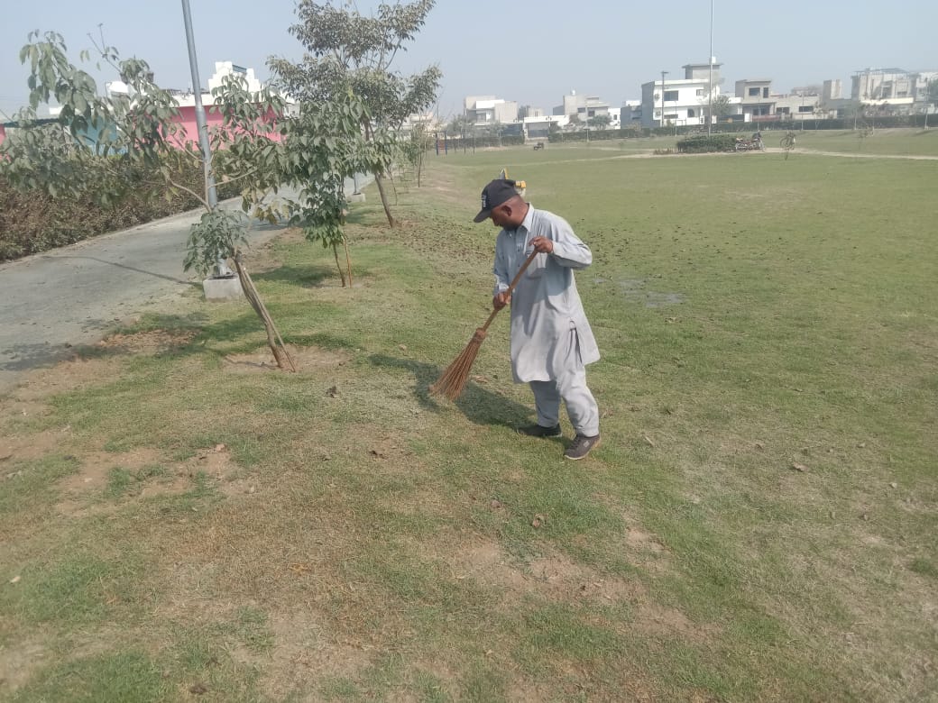 IEP_Town's tweet photo. Grass Cutting &amp; Parks Cleaning in Progress.

#malikshahbazalikhokhar #President #engineerstown #cooperative #society #Lahore #grasscutting #parkscleaning #inprogress https://t.co/PziHXvAvpF