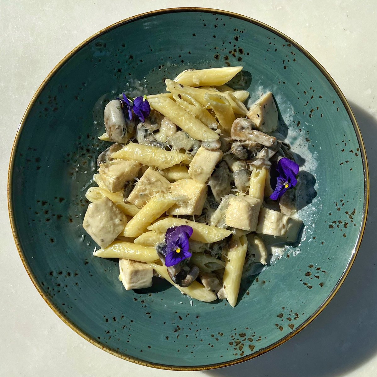 arto_coffee's tweet photo. Penne Alfredo 👅
Nothing spells comfort like Italian food. Steaming bowls of pasta, buttery, roasted garlic bread, and tureens of the most flavorful sauces: it’s all right there. #pasta #artocoffee #dubai #dubaimall #BurjKhalifa #cafe #foodie #best #pennealfredo https://t.co/cQwXe7CpnF