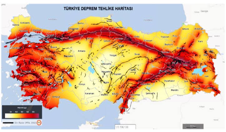 Mehmetakbga's tweet photo. @Kandilli_info Merkezde fay hattı yok diyorduk, pencereden bakınca göreceğimiz yerde fay hattı varmış. Fay mı mayın mı belli değil. https://t.co/WvcobubLUd