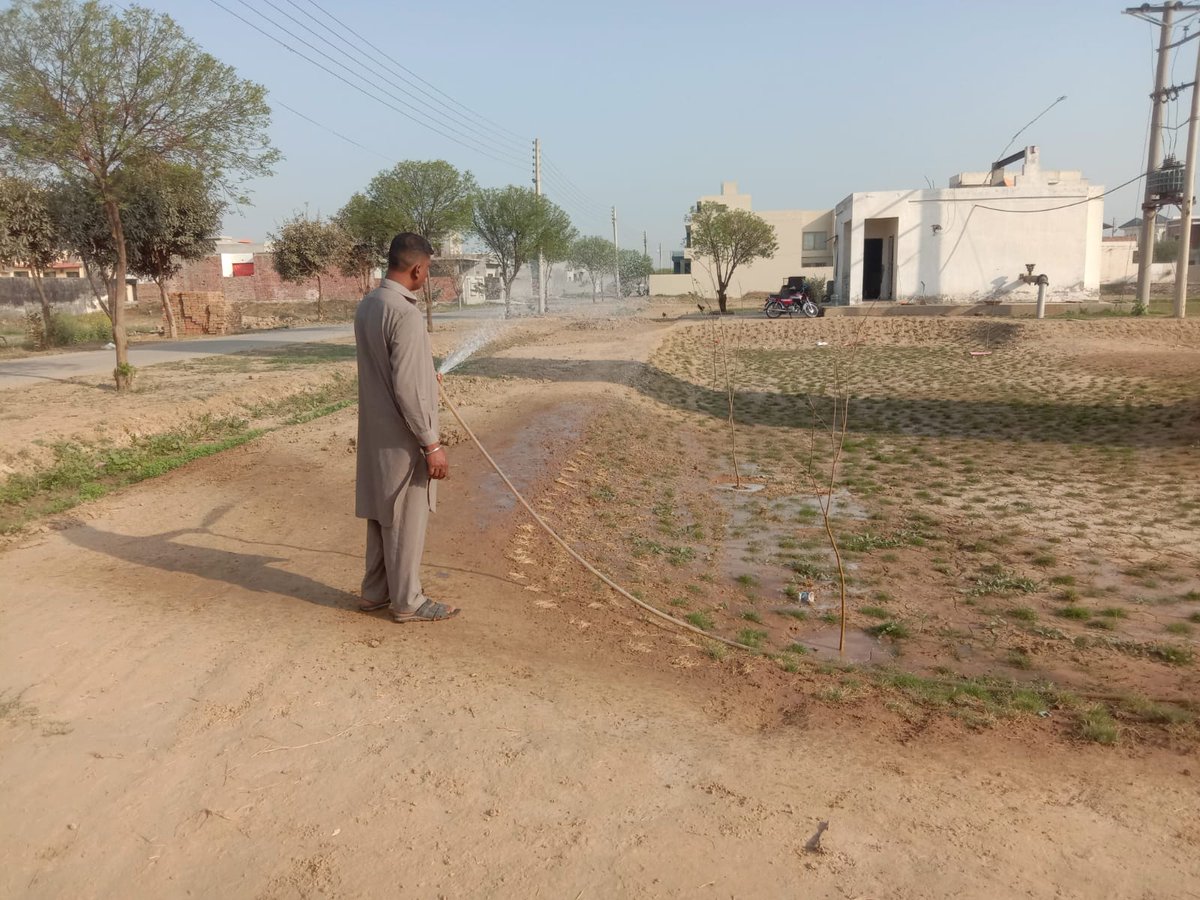 IEP_Town's tweet photo. Watering at New Park Development.

#malikshahbazalikhokhar #President #engineerstown #cooperative #society #Lahore #watering #newparkdevelopment https://t.co/aRcI324Yfq