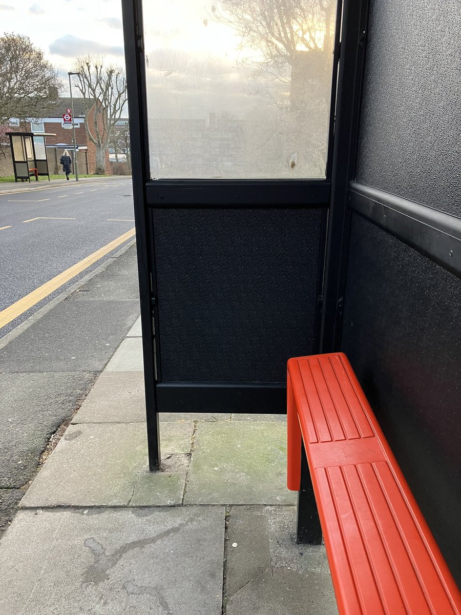 aye_alison's tweet photo. Morning bus stop vibes #newdayjob https://t.co/on16n2n876