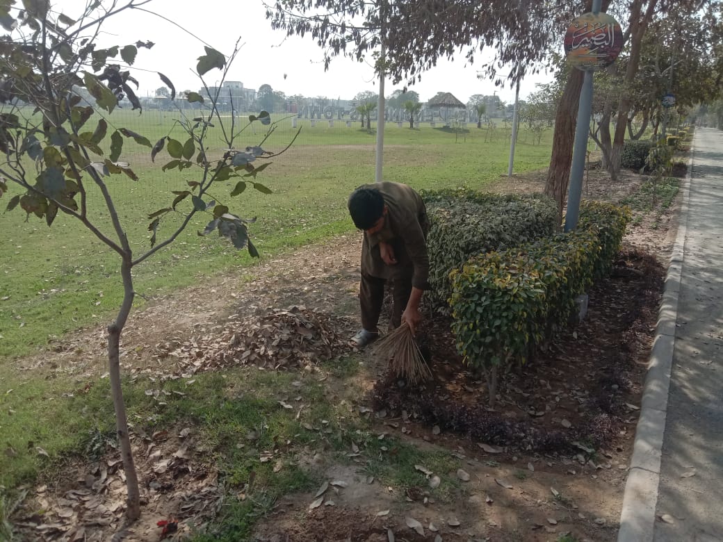 IEP_Town's tweet photo. Parks Cleaning &amp; Grass Cutting Work in Progress.

#malikshahbazalikhokhar #President #engineerstown #cooperative #society #Lahore #parkscleaning #grasscutting #workinprogress https://t.co/d0eCLB6szh
