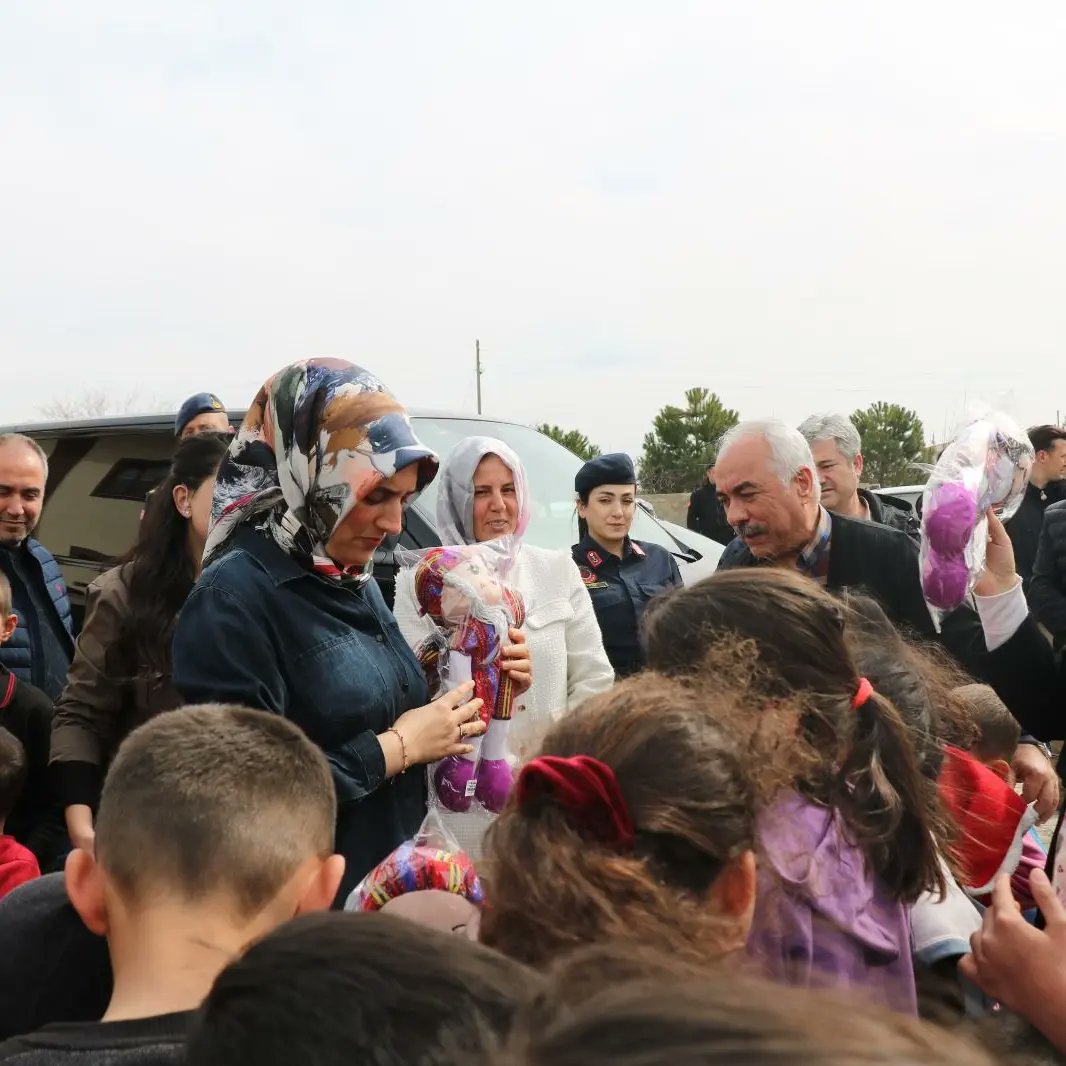 rabialacin4's tweet photo. Bugün Şahinbey İlçemizin güzel insanları ile bir araya gelerek taziye ve geçmiş olsun dileklerimizi ilettik.

#Damlacık
#Kaleboynu
#Beşkuyu
#Sarıkaya
#Belenköy
#Sırasöğüt
#Uğurtepe
#Kürüm
#Dereözü
#Ekinli https://t.co/3kYCSnJjYk