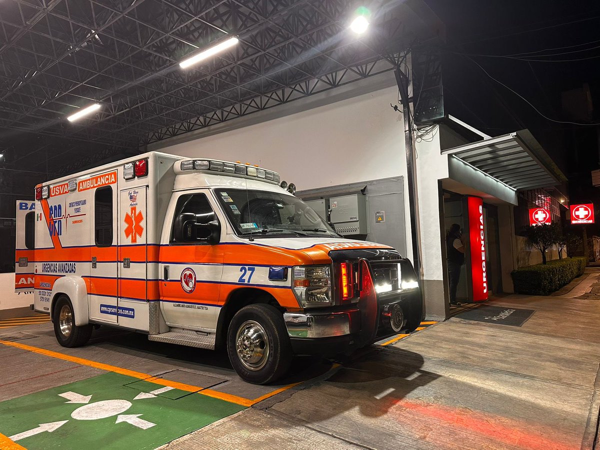 CPRServicesMx's tweet photo. Unidad 027 realiza traslado al Hospital Star Médica Roma de paciente masculino por choque automovilístico en la colonia Nueva Tenochtitlán ,GAM
Agradecemos su confianza .
#ambulanciasverifidas
#cprservices🇲🇽
#ambulanciascdmx https://t.co/VIA4cnIPnw
