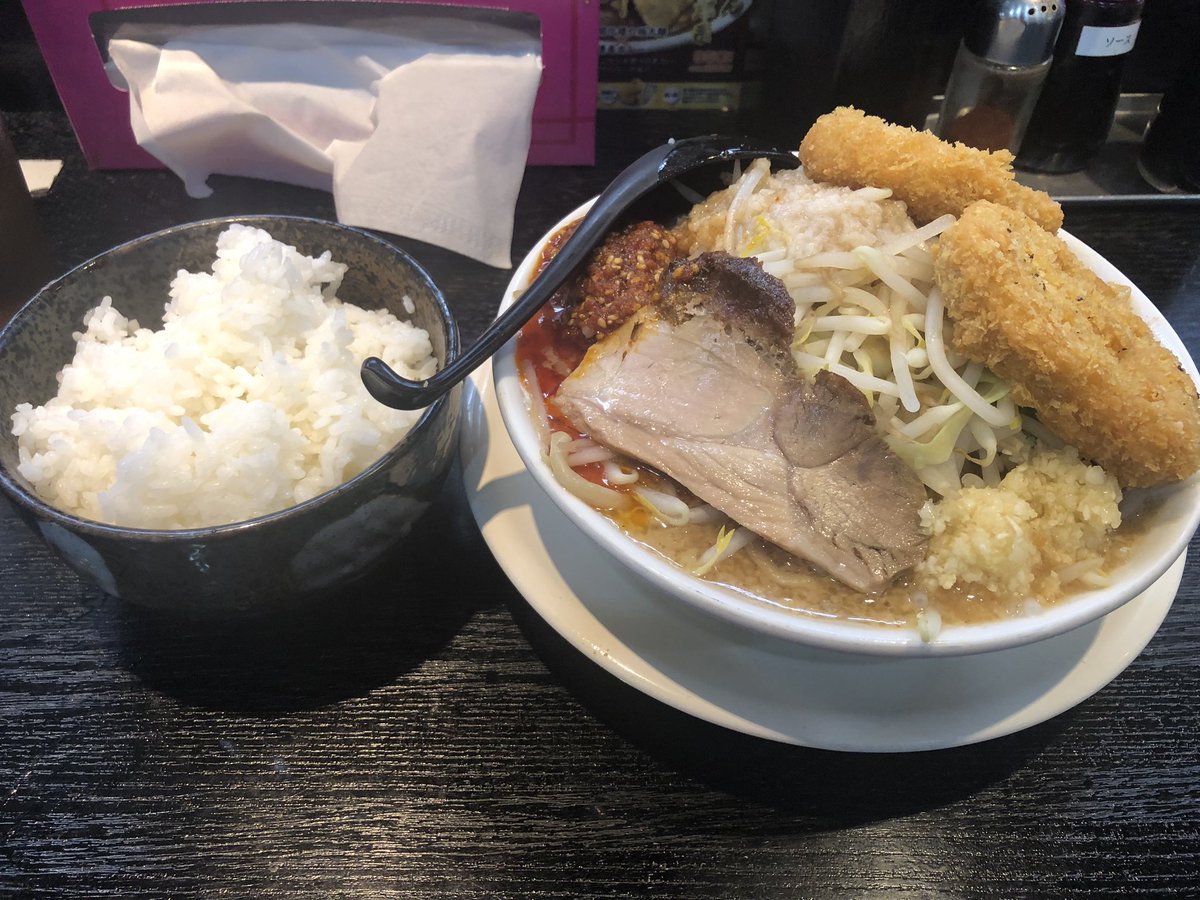 XLarc199196's tweet photo. あっ晴れ緒川店
ラーメン火山玉入り3ばか　
にんにく×2 アブラ
コロッケ×2 ライス大
辛つけ麺と悩んだけど、今日は火山玉入りのラーメンに！
スープに溶かすと辛いけど、旨味もすごくて美味しい👏
明日から3月で緒川店は，限定ラッシュ
楽しみ😊ごちそうさまでした👍 https://t.co/T0zoNmJ12f