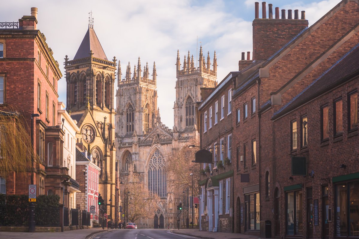 Did you know that York is home to England's shortest street? Ten points to anyone who can guess it's unique name!

#yorkshire #visityork #scenicbritain