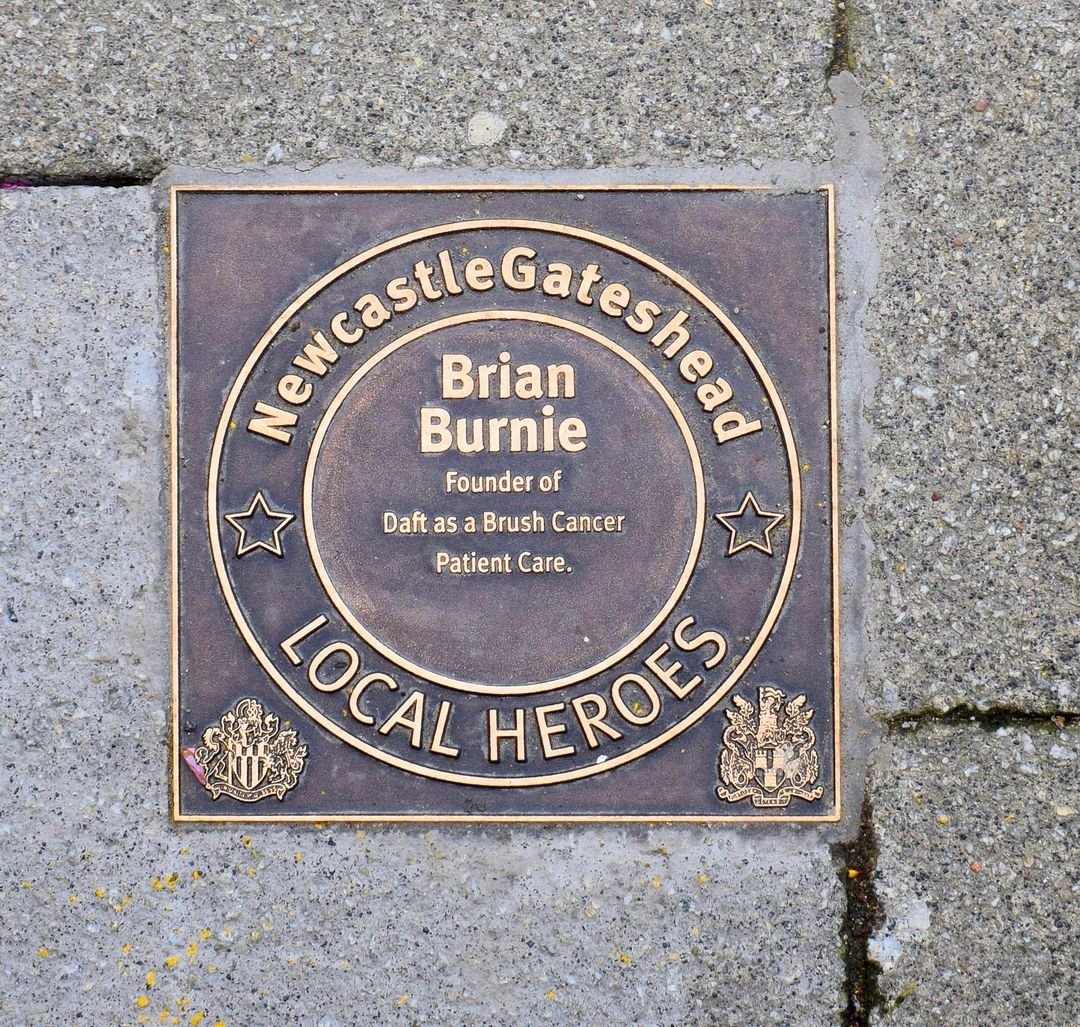 daftasabrushcc's tweet photo. Throwback Fun Day!!! 😁
Back in May 2018……#DaftasaBrush founder Brian Burnie was honoured for his work with the charity by a bronze plaque on the North East's very own walk of fame. 🥳 #LocalHeroAward😃 https://t.co/Jlb5UXtVLP
