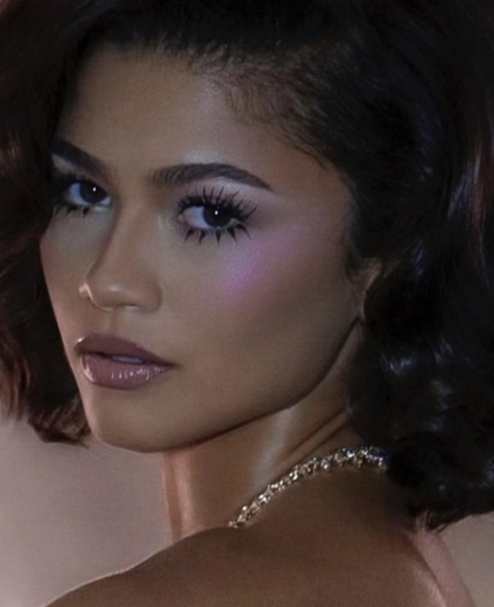 FilmUpdates's tweet photo. Zendaya photographed by Alexandra Alva for the #SAGAwards https://t.co/W5PcvQSh6Y
