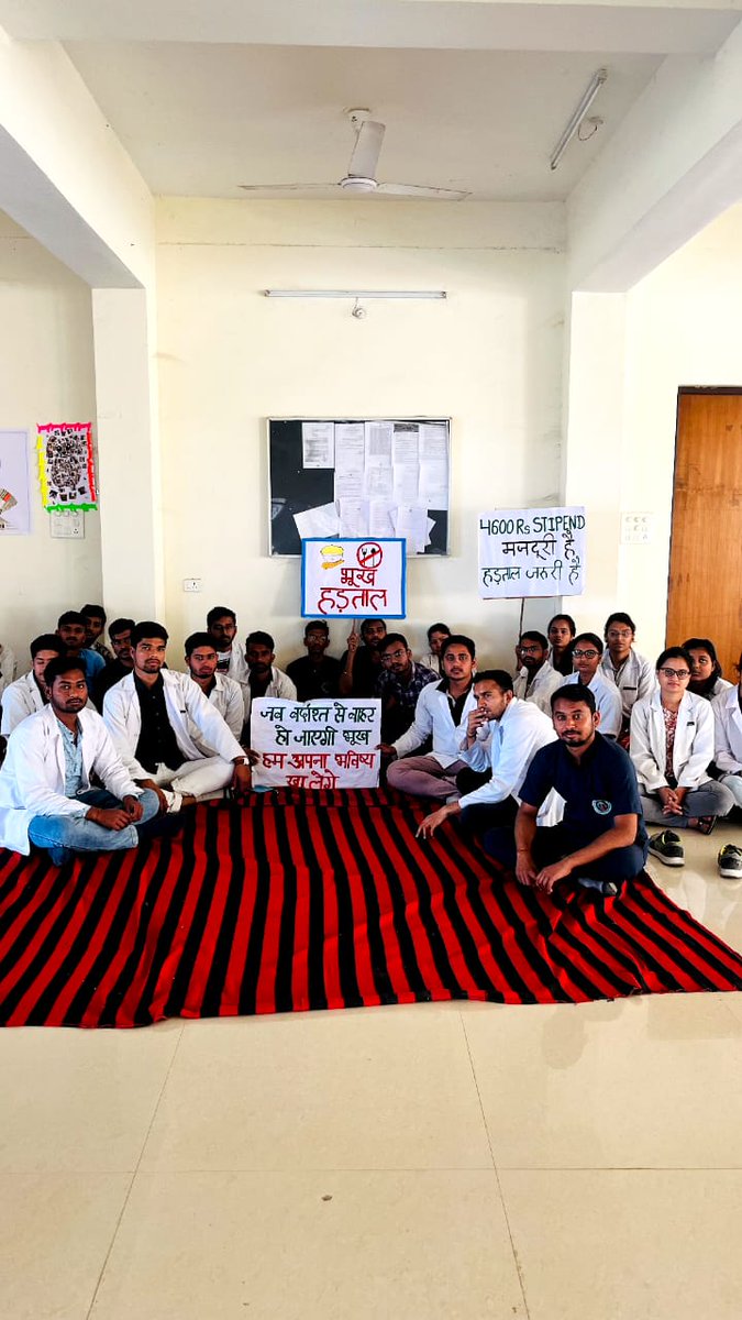 Akanksha Singh (@_akaanksha) on Twitter photo माननीय पिछले 19 दिनों से पशुचिकित्सक छात्र हड़ताल पर बैठे है 2012 में मुख्यमंत्री शिवराज सिंह जी ने घोषणा की थी इंटर्नशिप मानदेय मेडिकल के बराबर हो जो अभी तक लागू नहीं हुआ है
#increaseMpVetStipend
#increase_MP_Vet_Stipend
<a href="/MLApremsinghBJP/">Premsingh Patel (मोदी का परिवार)</a>
<a href="/JagdishDevdaBJP/">Jagdish Devda</a> माननीय पिछले 19 दिनों से पशुचिकित्सक छात्र हड़ताल पर बैठे है 2012 में मुख्यमंत्री शिवराज सिंह जी ने घोषणा की थी इंटर्नशिप मानदेय मेडिकल के बराबर हो जो अभी तक लागू नहीं हुआ है
#increaseMpVetStipend
#increase_MP_Vet_Stipend
<a href="/MLApremsinghBJP/">Premsingh Patel (मोदी का परिवार)</a>
<a href="/JagdishDevdaBJP/">Jagdish Devda</a>