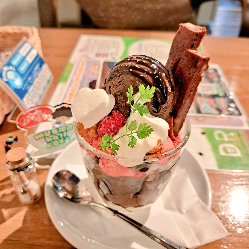 enishi_enmusubi's tweet photo. バレパ納🍫❤

#ムジカなう
#musicahallcafe さん
#WatanaBestaSOCIALclub 様
#YaaYa さん
#フレグラントメッセージボトル🍾
#ボトルさんと撮りたい🍾✨
#ぼっち https://t.co/52u5UEa8JV