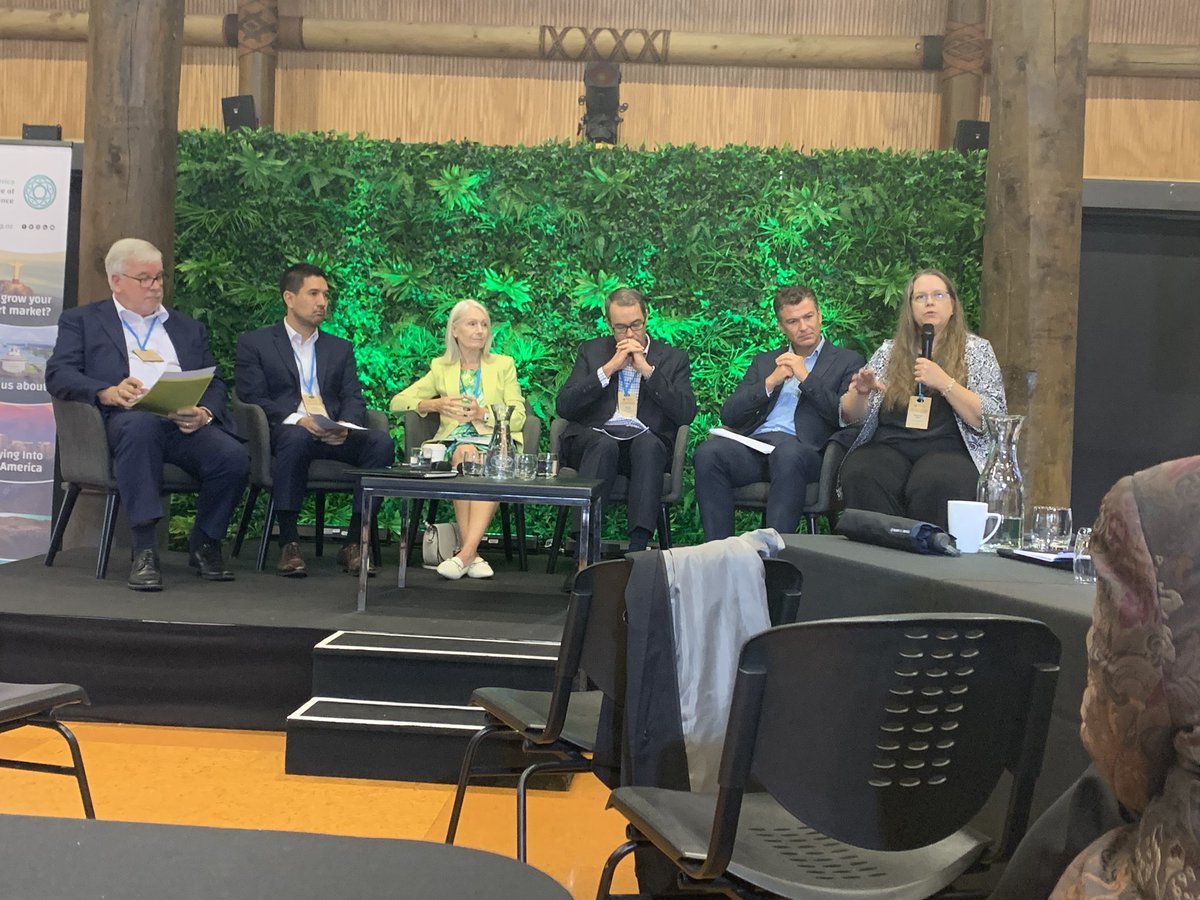 SERaisbeck's tweet photo. I rekareka katoa au (I was overjoyed) at #ATEPS last week hosted in the gorgeous Fale Pasifika at @AucklandUni The future of trade is indigenous and sustainable! Warmed my trade geek heart to see conversations about this come to life with enthusiasm and aroha 💕 @MFATinAuckland https://t.co/qJCPdbI5ZO