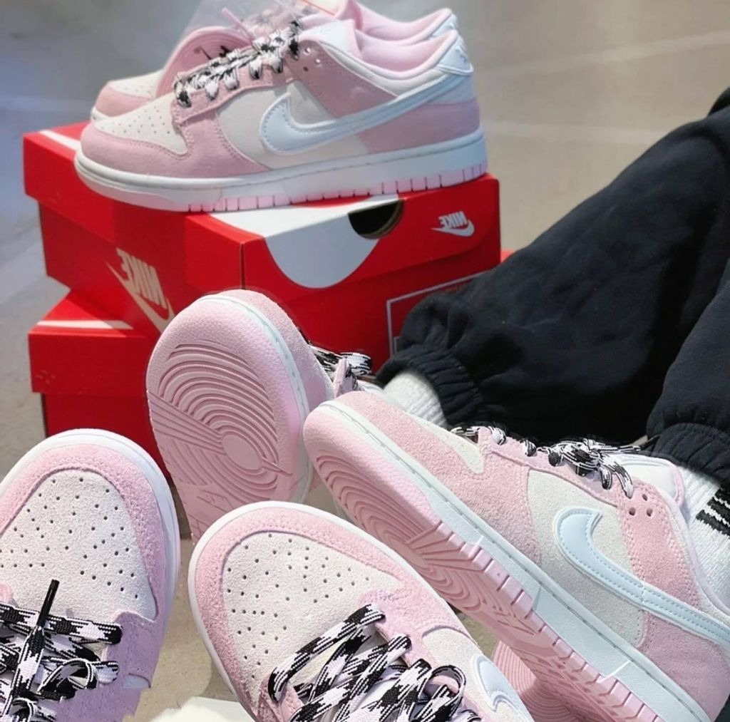 CaminoTV's tweet photo. La Nike Dunk Low Pink Foam 🦩

https://t.co/ssIT3DBKac (120€) https://t.co/kV4ela8NeR