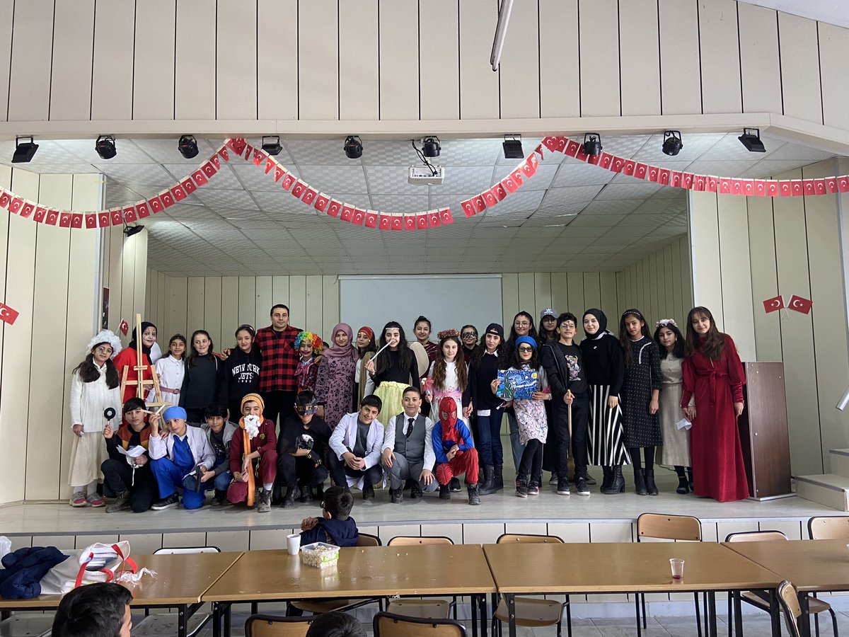 horasan_ybo's tweet photo. 7.Sınıf Öğrencilerimizin Kostümlerle Kendini Tanıtma Etkinliği Resul Toprak Ve Esila Koşar Öğretmenlerimize Teşekkür Ediyoruz 🎉 https://t.co/I7pheaUFCD