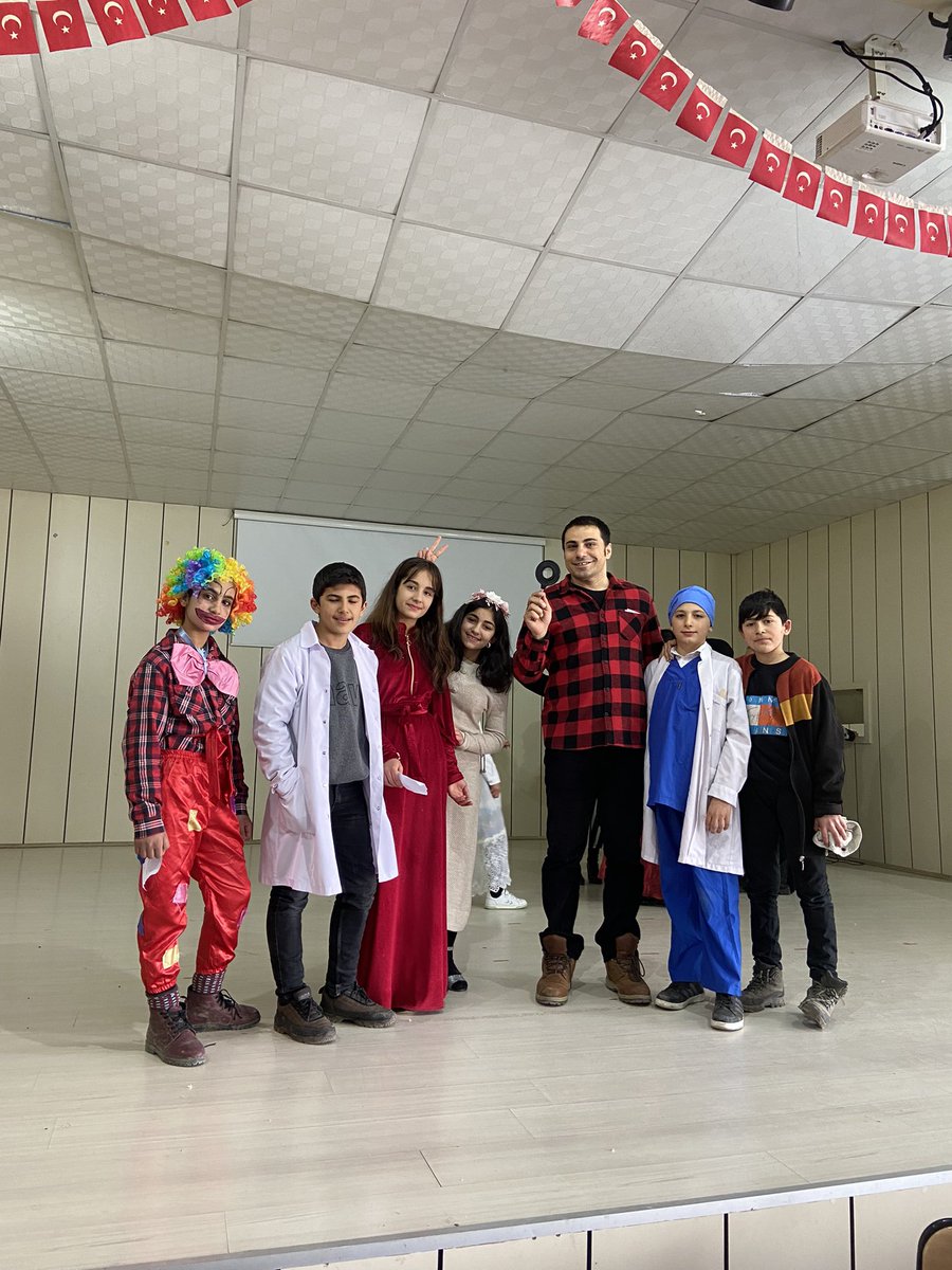 horasan_ybo's tweet photo. 7.Sınıf Öğrencilerimizin Kostümlerle Kendini Tanıtma Etkinliği Resul Toprak Ve Esila Koşar Öğretmenlerimize Teşekkür Ediyoruz 🎉 https://t.co/I7pheaUFCD