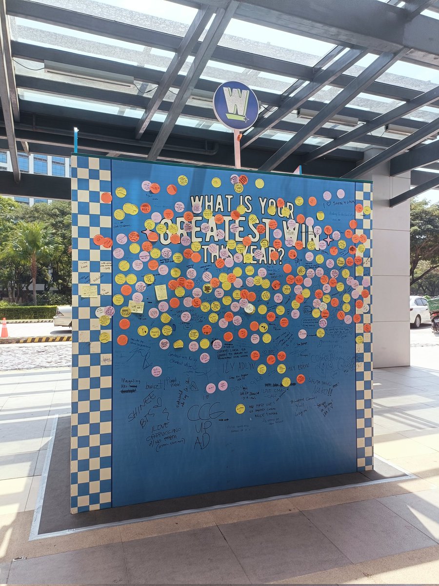SassahJam's tweet photo. @wanderlandfest
I was able to find the comeback wall pero wala nang stickers. 😭😭
But make up eyeliner saves me.. and kuya who lends her ballpen.
#WeWanderWeWin #WanderlandMusicFest https://t.co/7Dvha73Di4