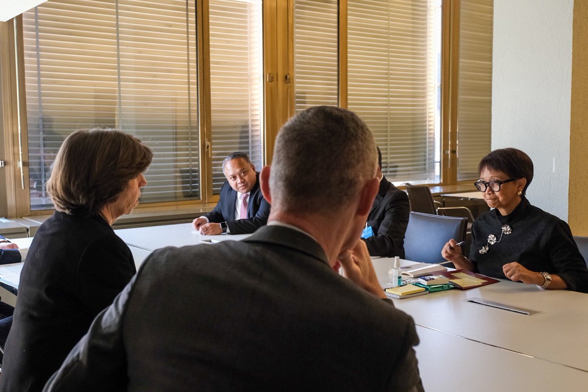 Avec la ministre des Affaires étrangères de l'Indonésie <a href="/Menlu_RI/">Menteri Luar Negeri Republik Indonesia</a> nous avons parlé de la future visite en France du président Jokowi, ainsi que des travaux du #G20 où nous nous retrouverons cette semaine en Inde. #G20India #Indonesia