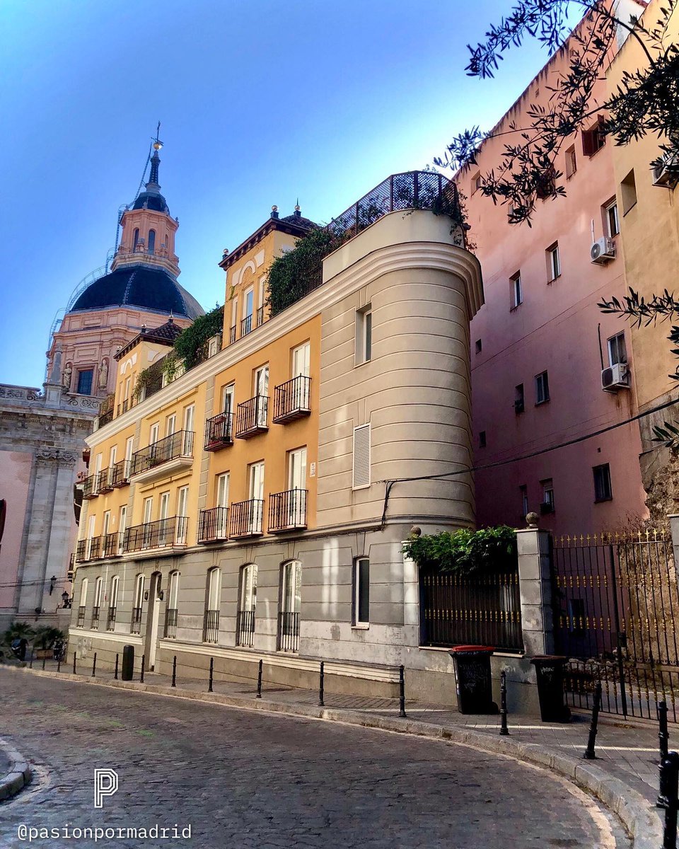 🔍🤔 ¿Sabes qué estación de Metro está más cerca de este esquinazo tan particular?
📸 IG: pasionpormadrid
#FelizMartes #MadridEnMetro
