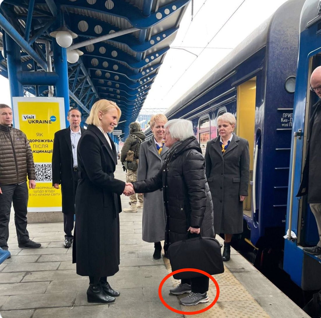 The Age Buster 🇺🇦 (@theagebuster) on Twitter photo You may think what you like about the war in Ukraine (I know what I think 🇺🇦) or Janet Yellen, but seeing this 76 year-old woman in a war zone with her white hair and a pair of sneakers makes my heart sing
@look4thewoman <a href="/OldSchool_Info/">OldSchool.Info</a> <a href="/MERVatLLARC/">Mervyn Eastman FRSA</a> @MichaelFKay <a href="/gatewaywomen/">Jody Day (Gateway Women)</a> You may think what you like about the war in Ukraine (I know what I think 🇺🇦) or Janet Yellen, but seeing this 76 year-old woman in a war zone with her white hair and a pair of sneakers makes my heart sing
@look4thewoman <a href="/OldSchool_Info/">OldSchool.Info</a> <a href="/MERVatLLARC/">Mervyn Eastman FRSA</a> @MichaelFKay <a href="/gatewaywomen/">Jody Day (Gateway Women)</a>