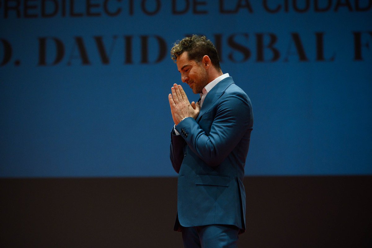 davidbisbal's tweet photo. Feliz día a todos los andaluces y a todos los que de alguna manera decidisteis serlo de corazón para siempre! Que viva nuestra tierra! https://t.co/llZWCYOThV
