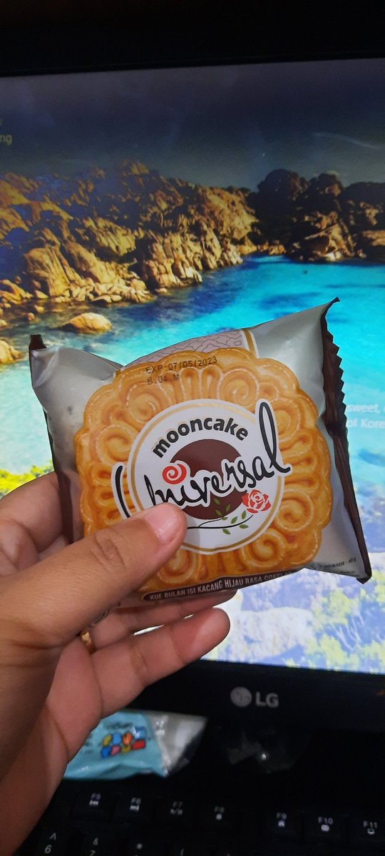 badzlinalyna's tweet photo. @FOODFESS2 Jajanan mursidaaaaa pengganjal perut 😅 https://t.co/sJbA9VR2ps