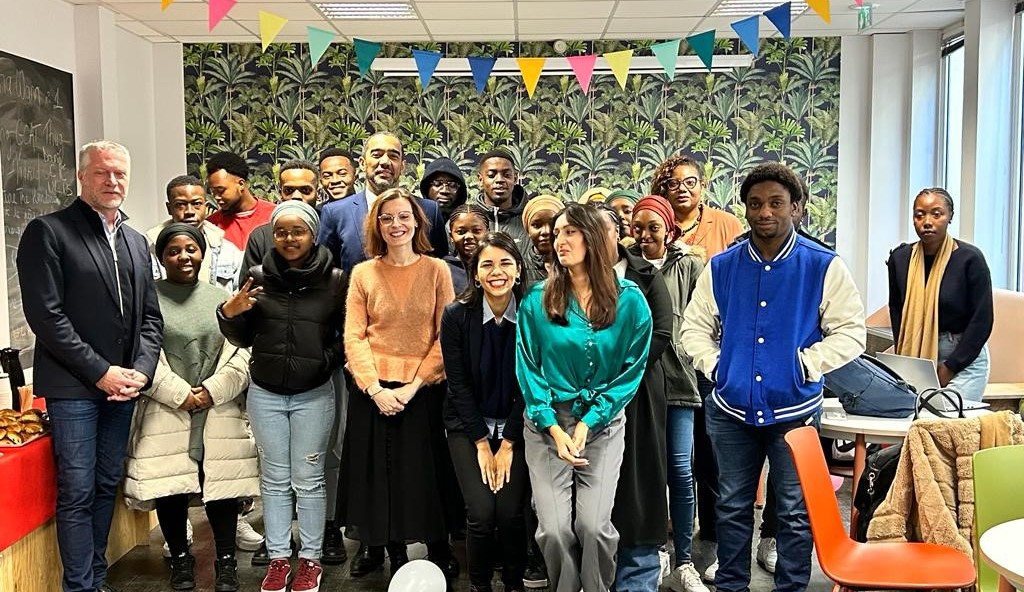 LadomOfficiel's tweet photo. Hier, rencontre entre des stagiaires Mahorais en alternance en formation au #CFA du groupe #Akor #alternance et @saidahamada, directeur général de #LADOM. https://t.co/UFGXdPPO1V