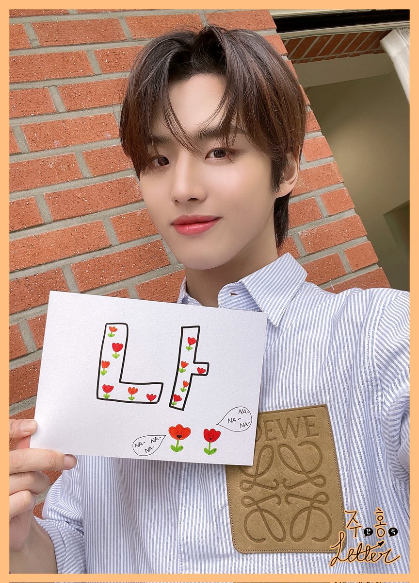 weeklyhong's tweet photo. [🧡] 유니버스 안녕? 나야 양홍석 😊 나 보고싶어? 나도 보고싶어 ㅠ 
난 건강히 잘 지내고 있어. 우리 금방 만나~

#주홍Letter #주간홍석
#홍석 #HONGSEOK 
@CUBE_PTG https://t.co/AHj4Q2eSSo