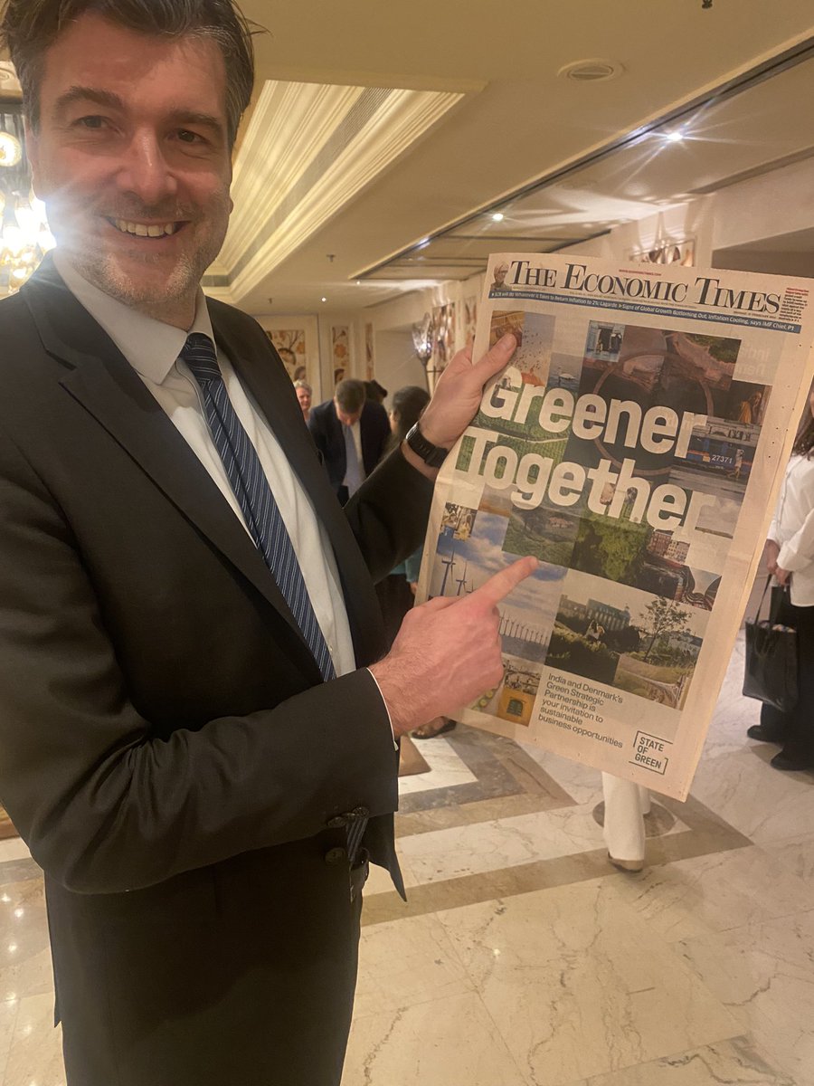 ditte_rieland's tweet photo. Jeg bliver aldrig prof fotograf. Men det er også ligemeget for det vigtigste er, hvordan vi rykker på den grønne omstilling lokalt og globalt 💚 Den snak har bl.a. @EmilFannikke taget med nogle indere i Delhi de seneste par dage. https://t.co/OH5kc1cMj6