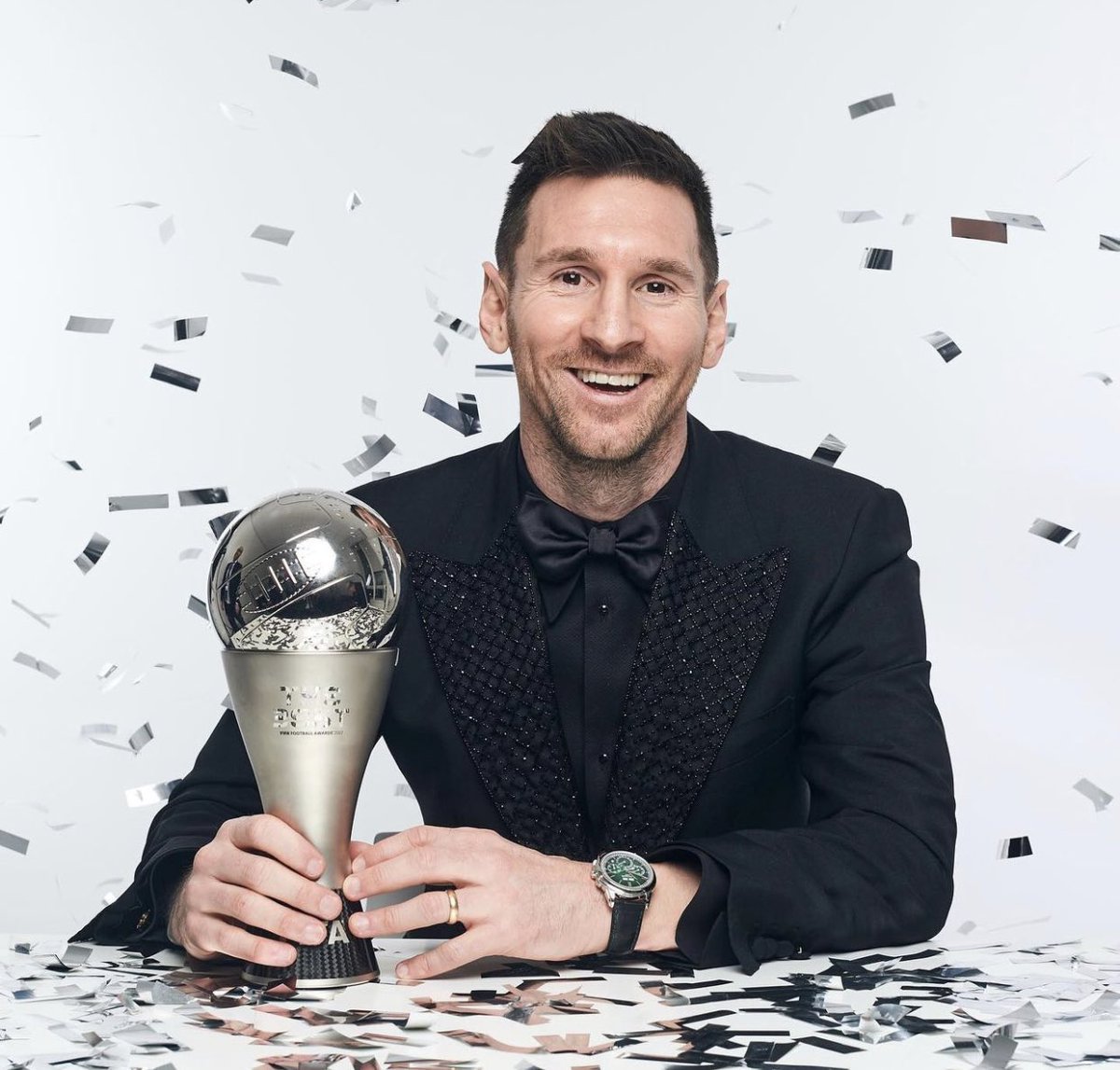 figxres's tweet photo. Football players with the most individual awards, a thread 

1. Lionel Messi - 77 🐐 https://t.co/2U5KRbQthC