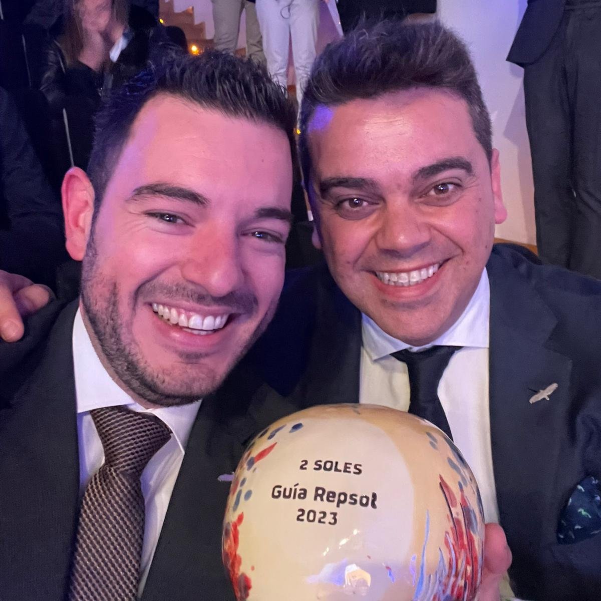 ¡Buenos días🤗! Hemos amanecido con una gran sonrisa😊, recibiendo vuestras felicitaciones y muy agradecidos 🙏 por este gran reconocimiento que nos sitúa en el cielo de los restaurantes 2 Soles ☀️☀️<a href="/GuiaRepsol/">guiarepsol</a>. #SolesRepsolAlicante23 
👇 
bit.ly/3IWNpu6