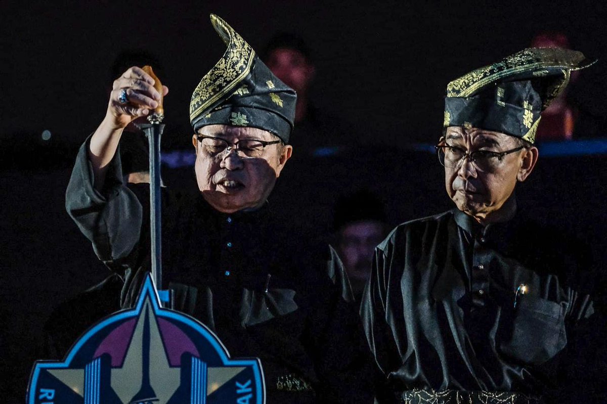 ybkarimhamzah's tweet image. We echo our Premier's support towards promoting #silat which is now globally accepted as martial arts of international standards. We also welcome the 500 exponents, their coaches &amp;amp; team officials for the inaugural #Sarawak Premier Int'l Silat tourney in #kuching @JapenSarawak