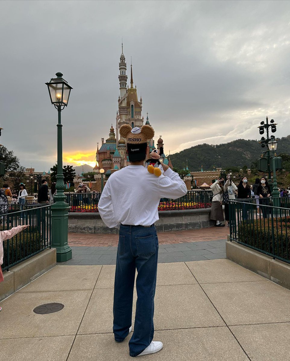 91WSSTT's tweet photo. 230228 choiminho_1209 IG

Disneyland!🏰.

🔗 https://t.co/oqoiRKVvuJ https://t.co/Kb4q7Spo25