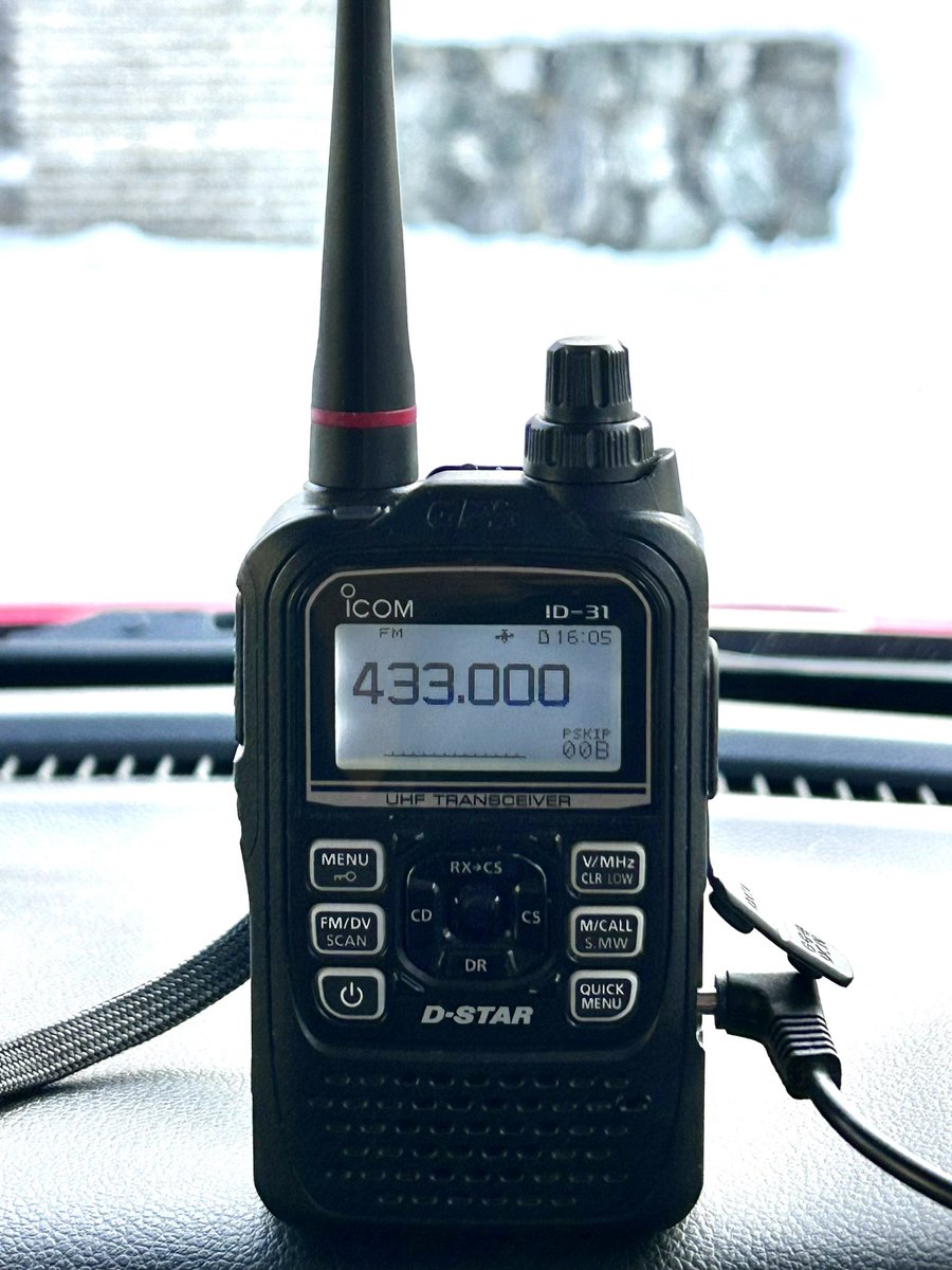 SCraft1962's tweet photo. ほとんど使って居なかった、ICOMのID-31Plus。
昭和に免許取った人間にデジタルは
解らん😂
D-STARの札幌は近くなのにホイップアンテナじゃ繋がらない🥲
八重洲にするべきだった。
#DSTAR #id31plus #430mhz https://t.co/fkC0ZMTFki